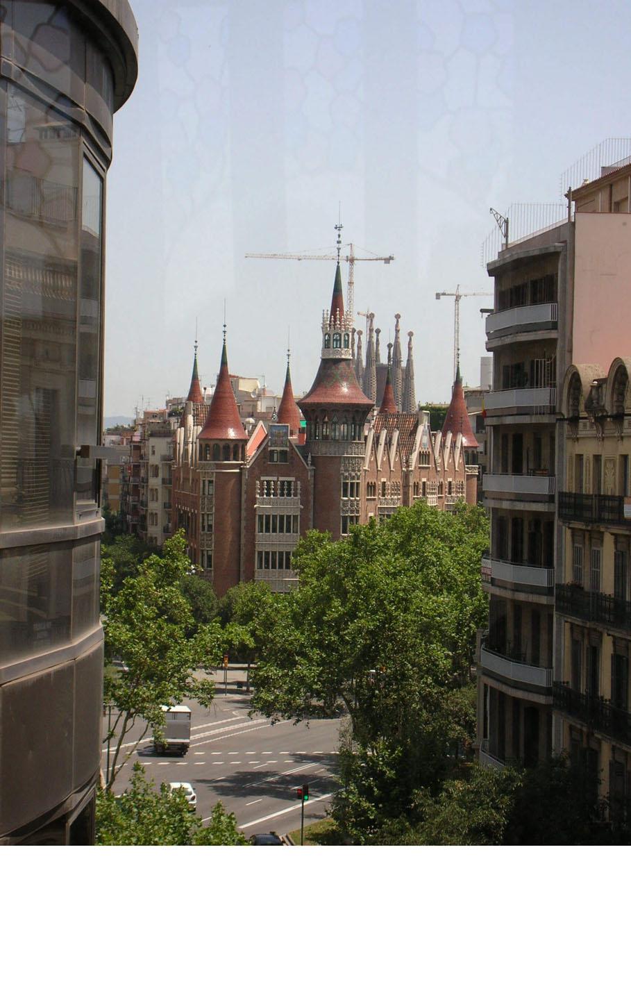12 Casa Terrades ou Casa de les Punxes - avinguda Diagonal, 420 - architecte Josep Puig i Cadafalch - 1905