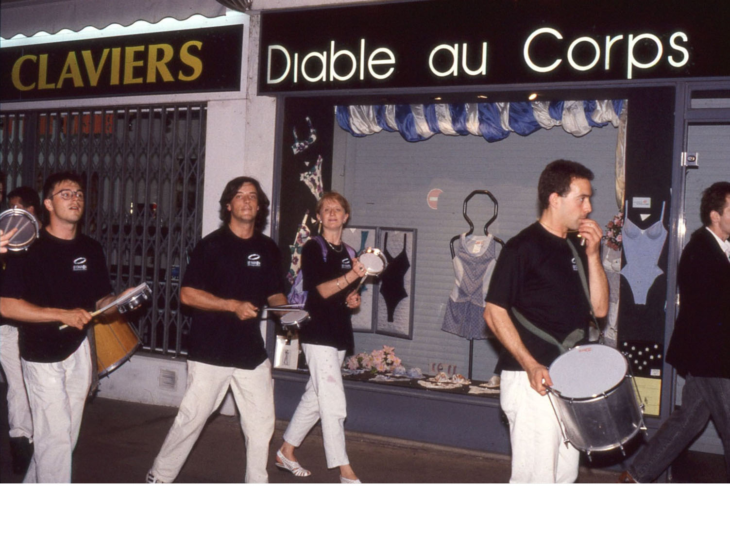17 Le chaînon manquant - la samba - Tours - 1992