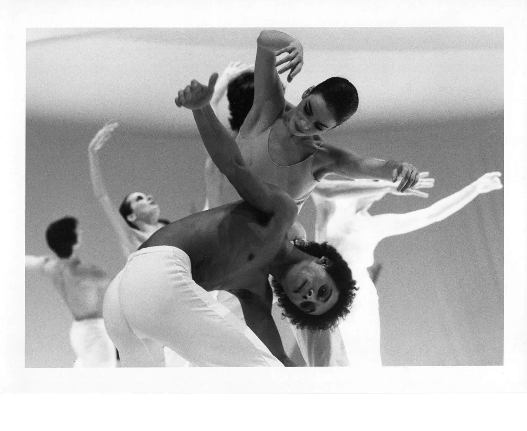 24 Shonach Mirk et Tony Fabre - Messe pour le temps futur - Ballet du XXe siècle de Maurice Béjart - 1984