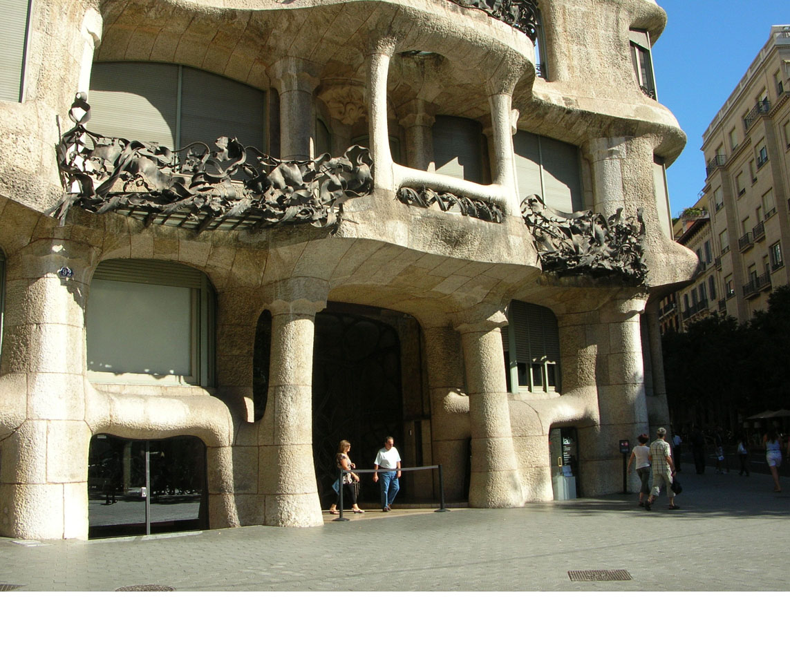 25 Casa Milà ou la Pedrera - passeig de Gràcia, 92 - architecte Antonio Gaudi - 1906