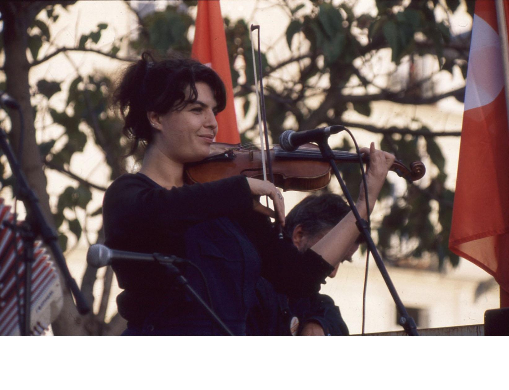 26 Caroline Forestier, violoniste, chanteuse, comédienne - 1996
