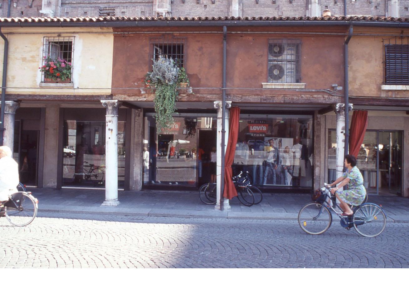 37 Ferrara - 2002