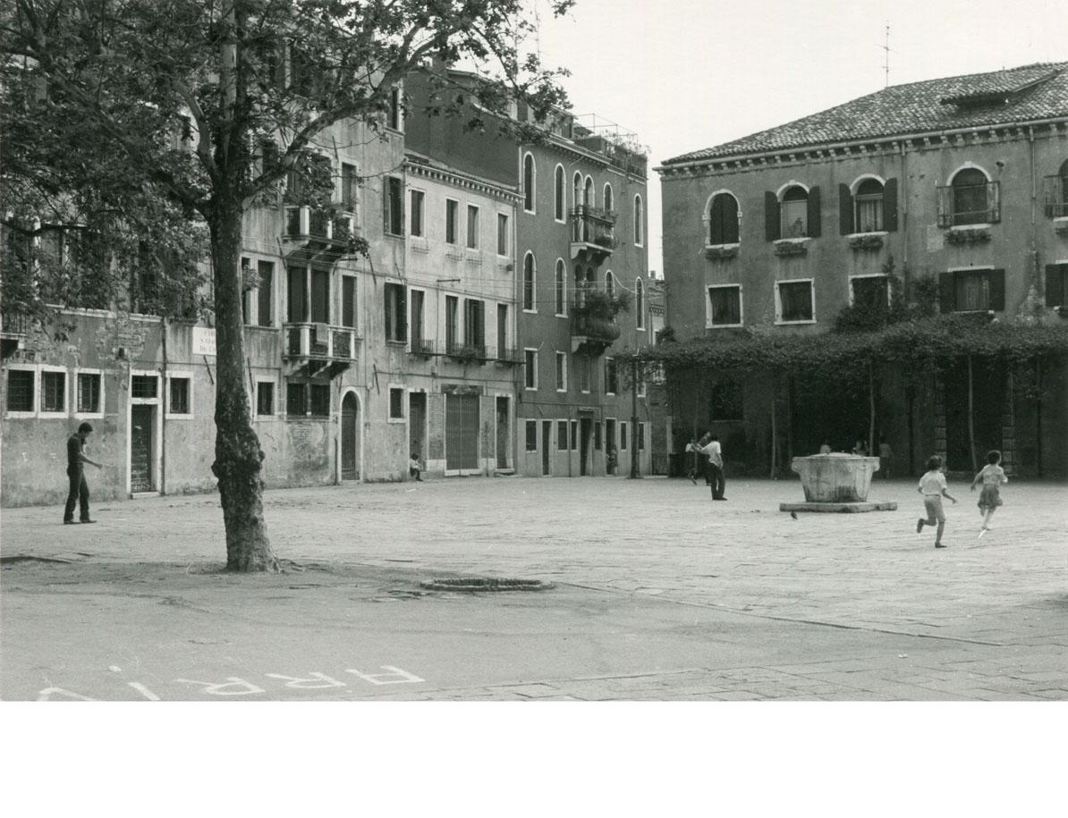 5 Venise - campo San Giacomo da l'Orio - 1982