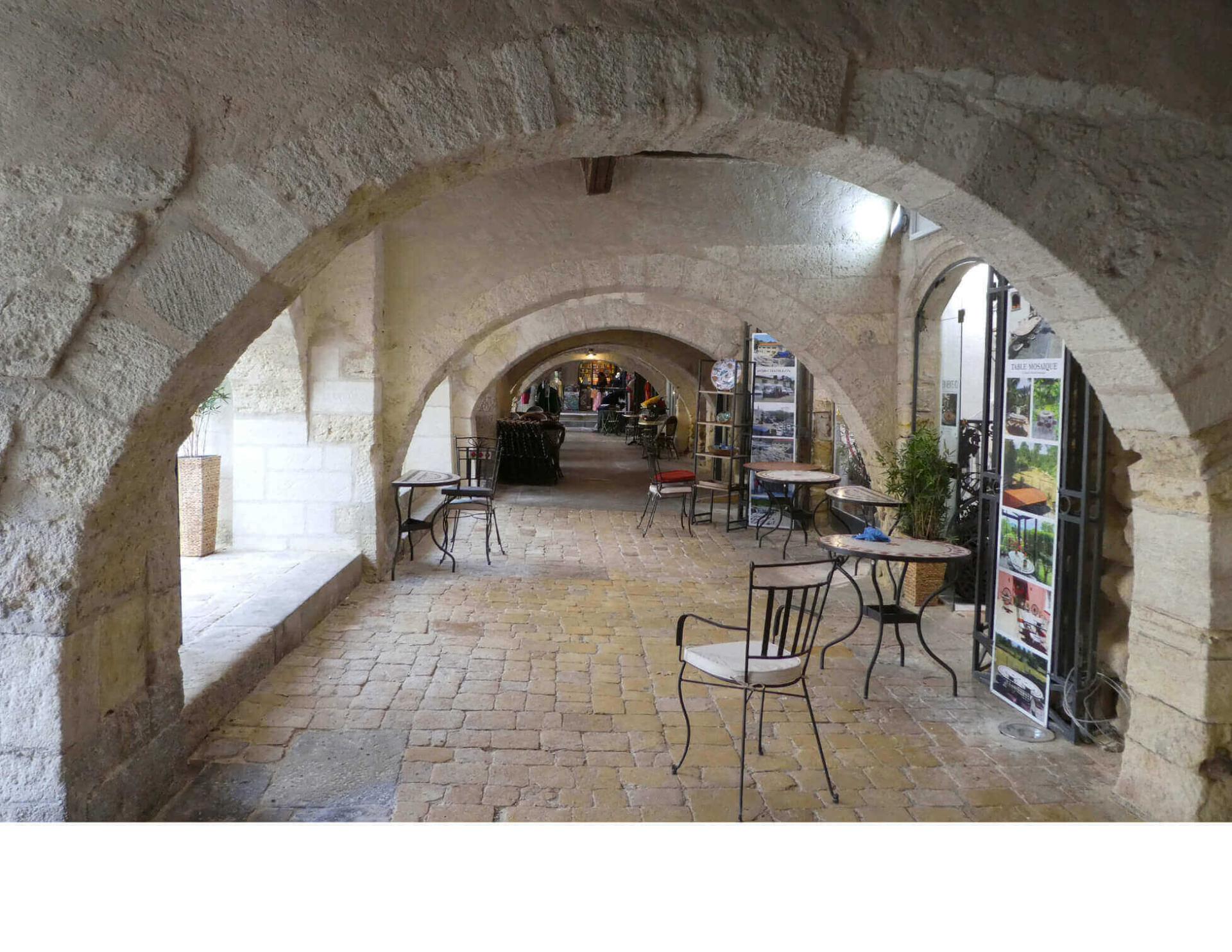 Uzès, Place aux Herbes, 2024