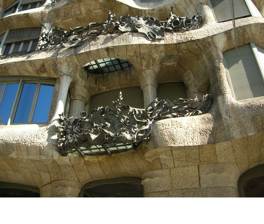 26 Casa Milà ou la Pedrera - passeig de Gràcia, 92 - architecte Antoni Gaudi - 1906