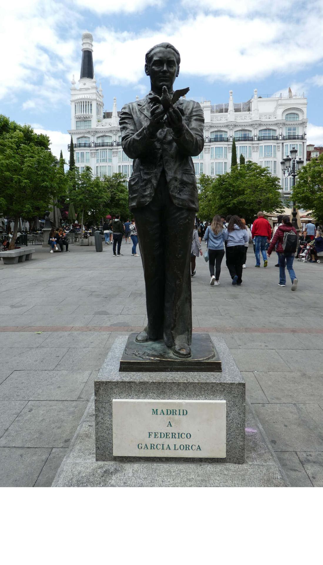 31 Statue de Lorca Plaza Santa Ana