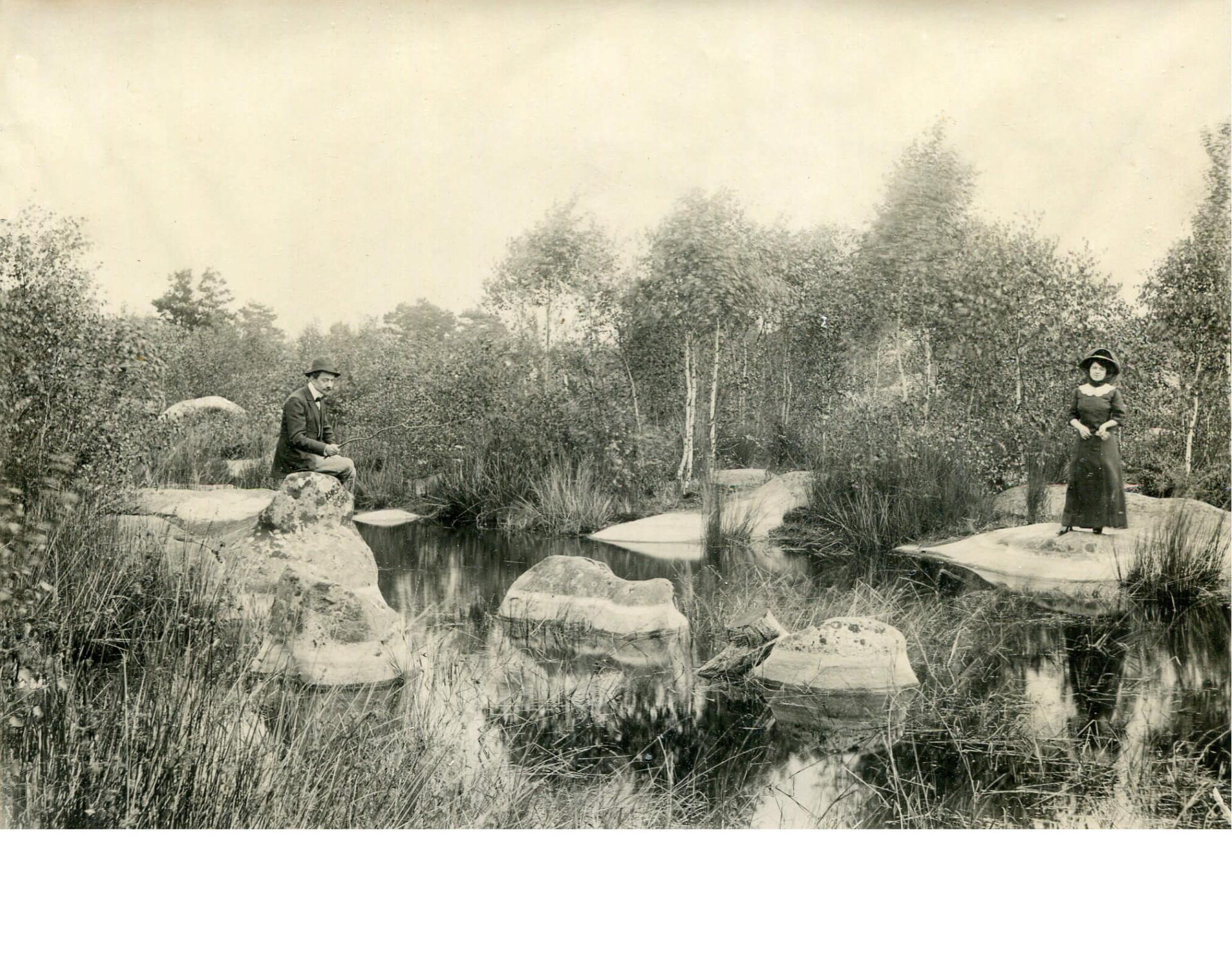 9. Frédéric et sa sœur Fanny à Fontainebleau